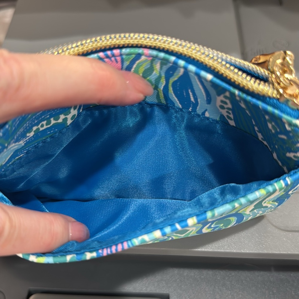 New  Lilly Pulitzer pouch - Picture 3 of 7